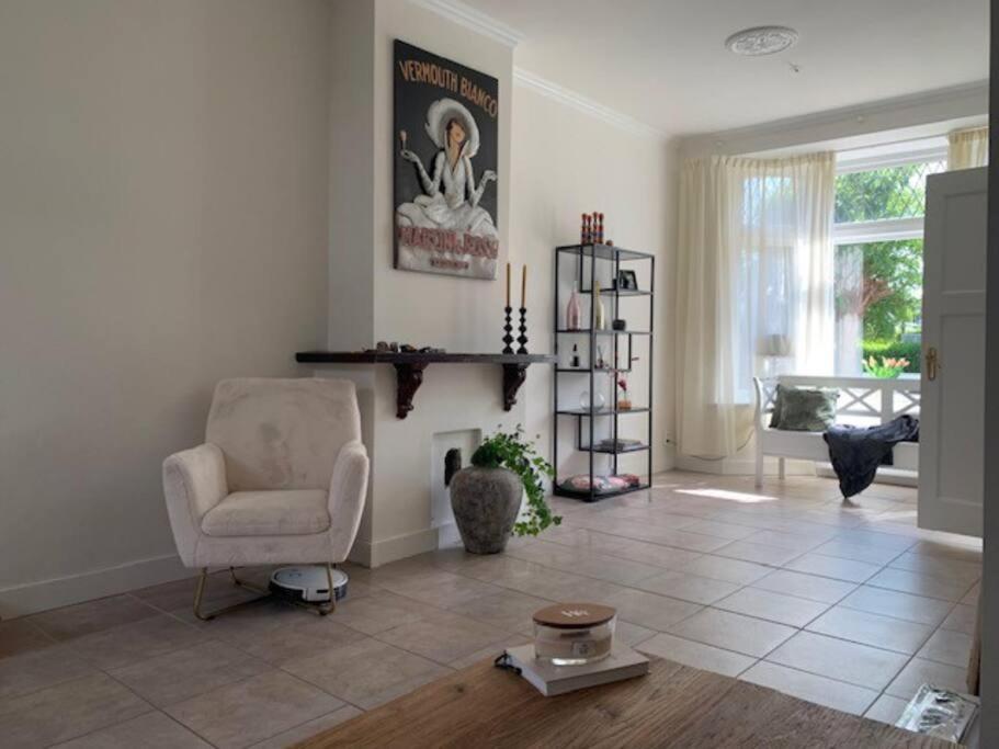 Een Heerlijke Woning Op Loopafstand Van Centrum! ลีวาร์เดิน ภายนอก รูปภาพ