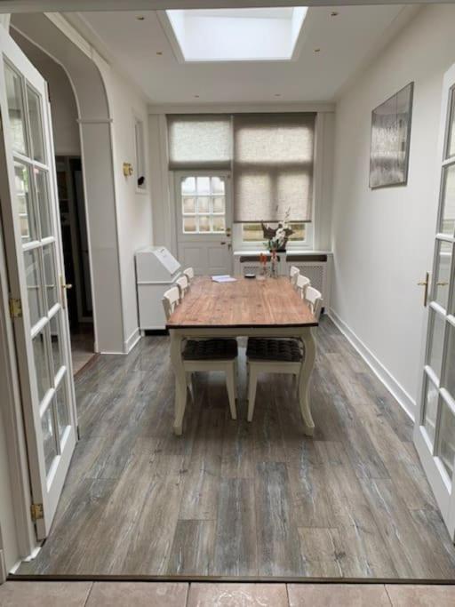 Een Heerlijke Woning Op Loopafstand Van Centrum! ลีวาร์เดิน ภายนอก รูปภาพ